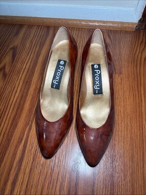 Roxy Brown Glossy Pointed-Toe Pumps